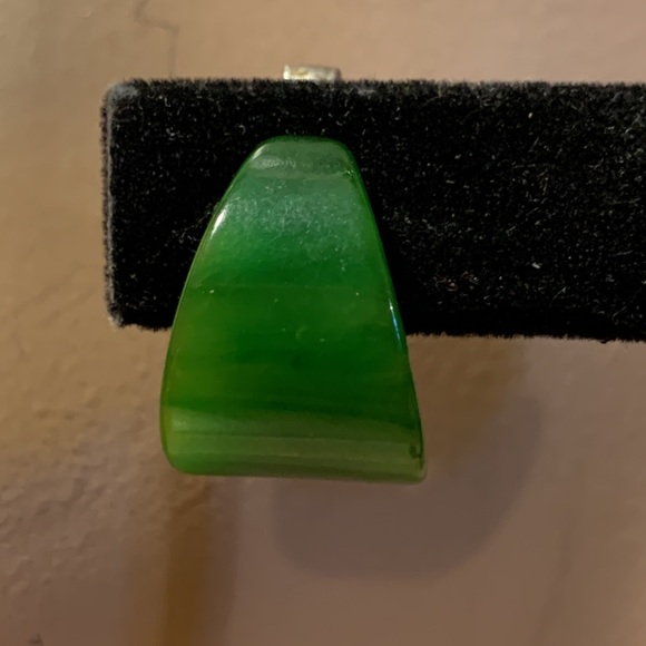 50’s VINTAGE GREEN BAKELITE  HOOP CLIP ON EARRINGS - Picture 5 of 11